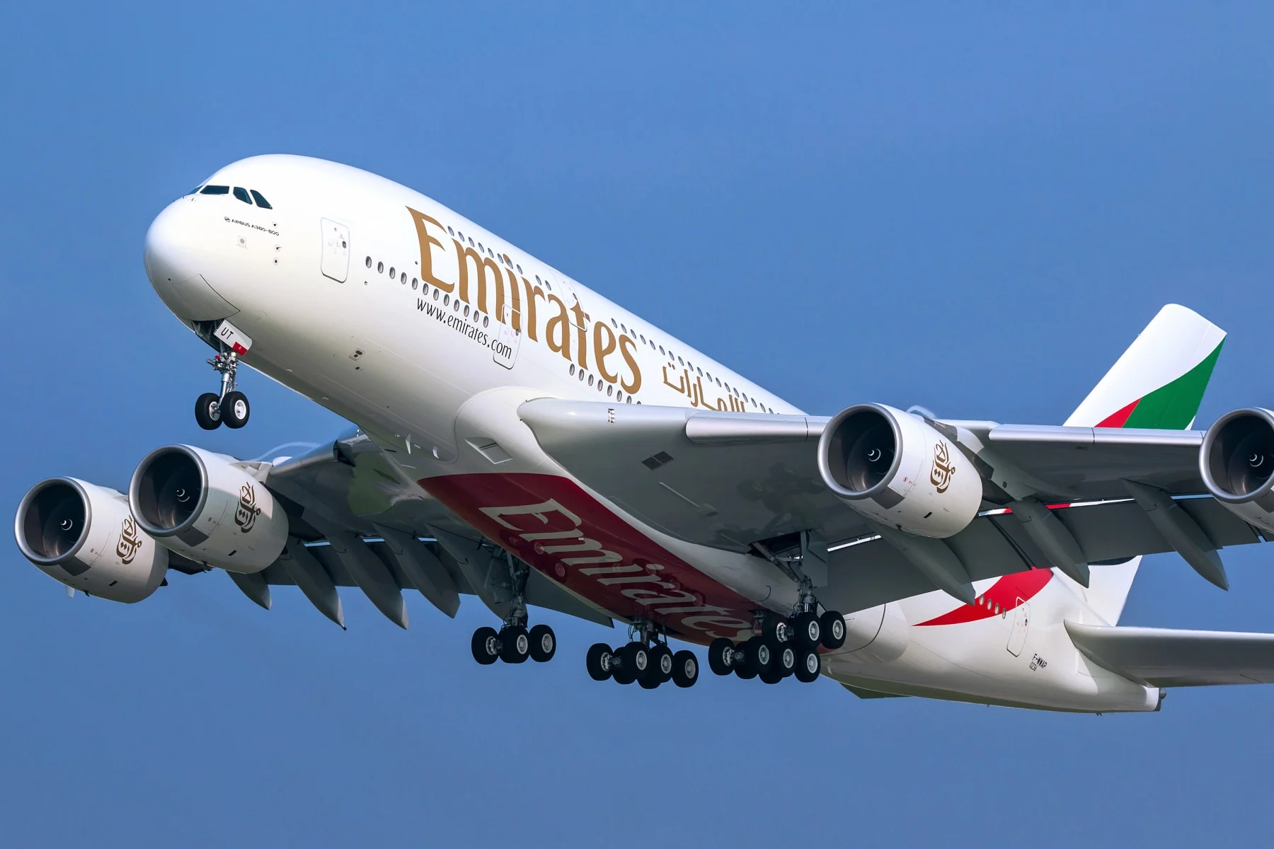 Yakıt fiyatlarından etkilenen Emirates, 1,1 milyar dolarlık zarar açıkladı