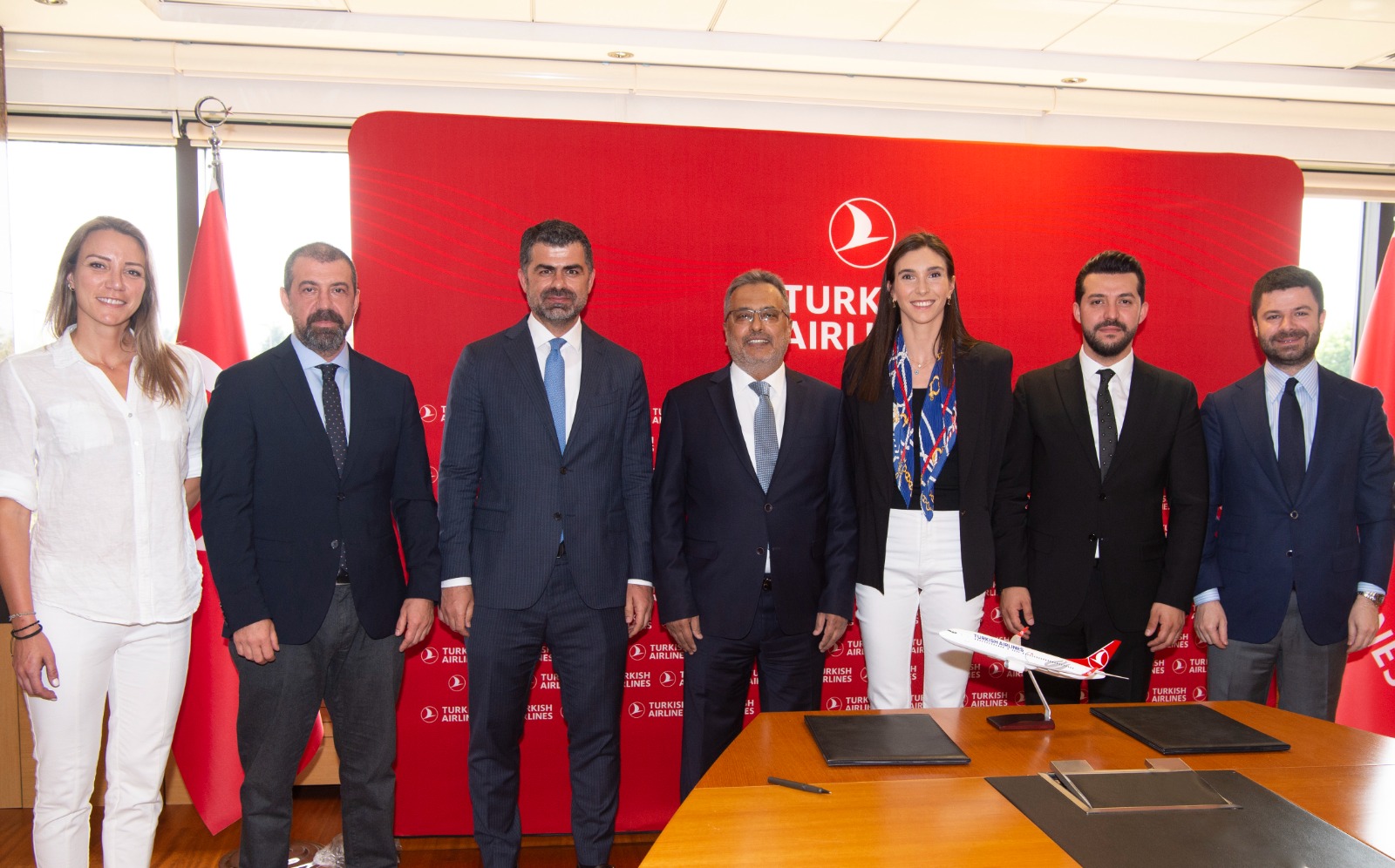 Türk Hava Yolları Spor Kulübü, Naz Aydemir Akyol ile 2 yıllık sözleşme imzaladı.