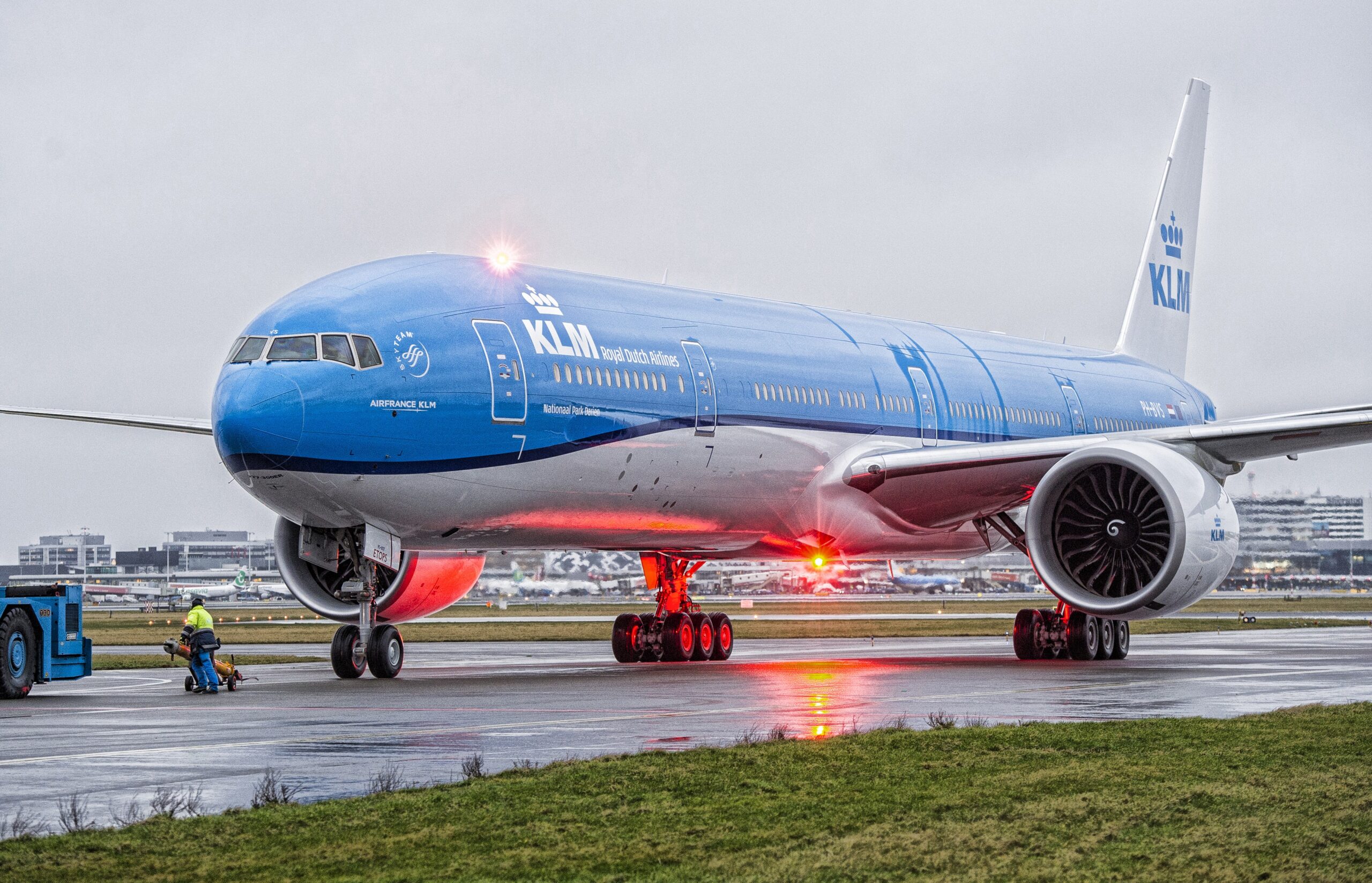 Hollanda, Schiphol’de ses azaltıyor. KLM duruma karşı