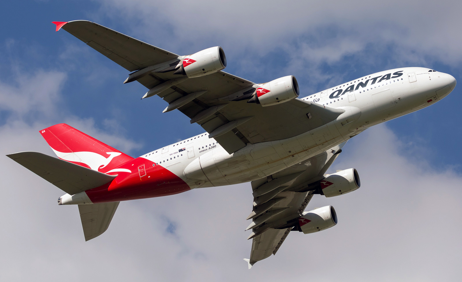 Qantas, Singapur’a First Class hizmet ile geri dönüyor