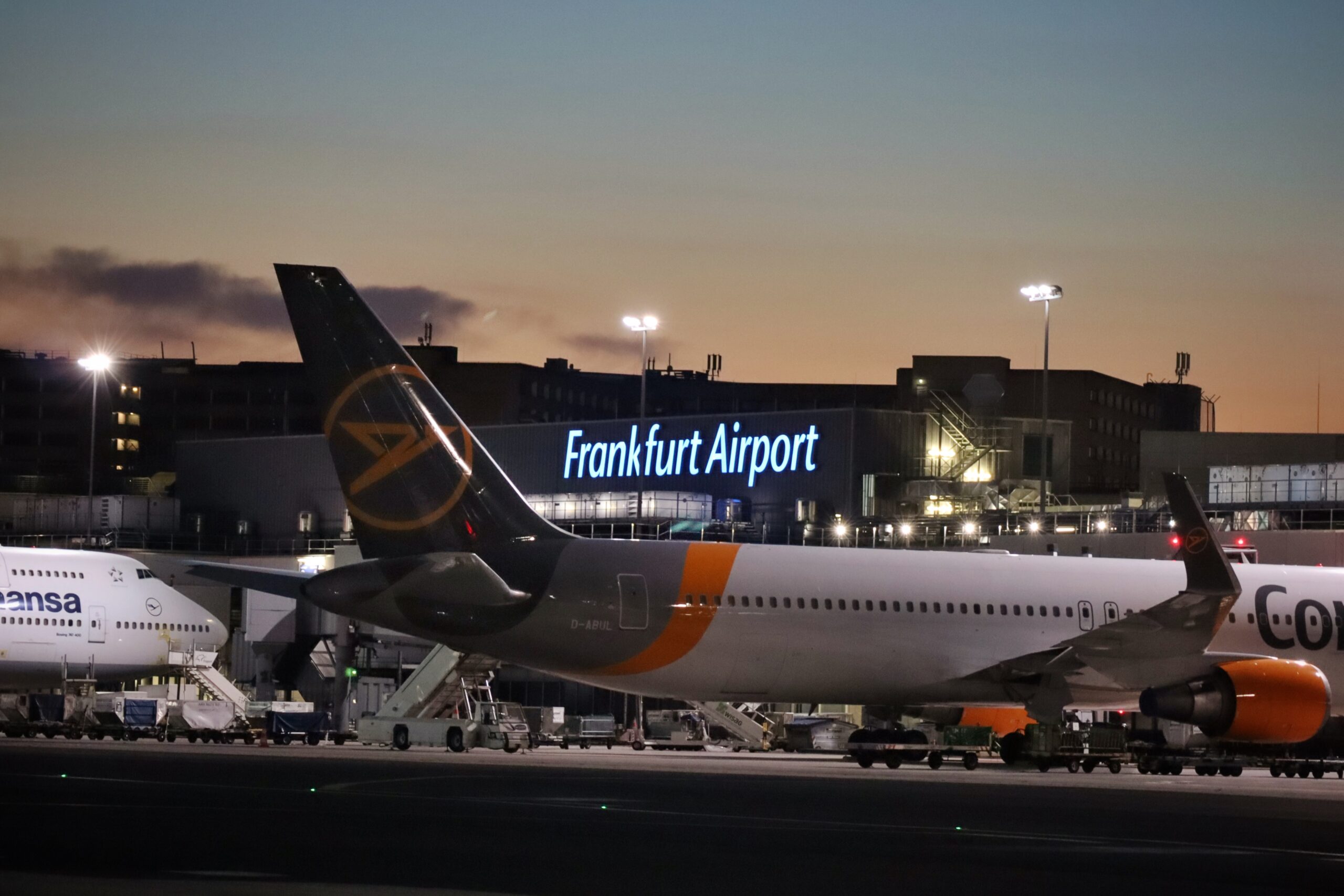 Frankfurt Havalimanı, Geçici Personel Alımını Durdurdu
