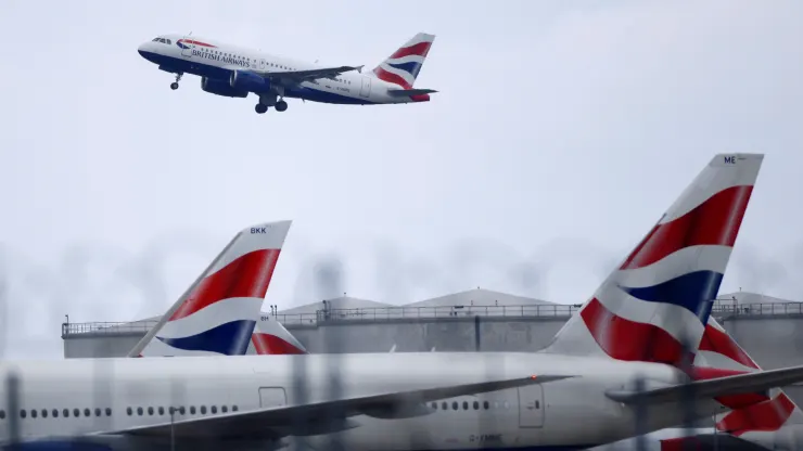 Kraliçe Elizabeth için Heathrow Havalimanı susturulacak