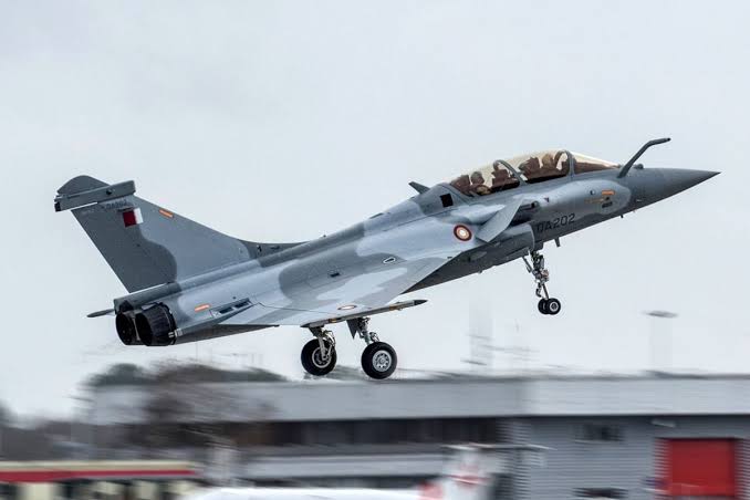 Türk F-16’ları Rafale’nin solunda uçacak