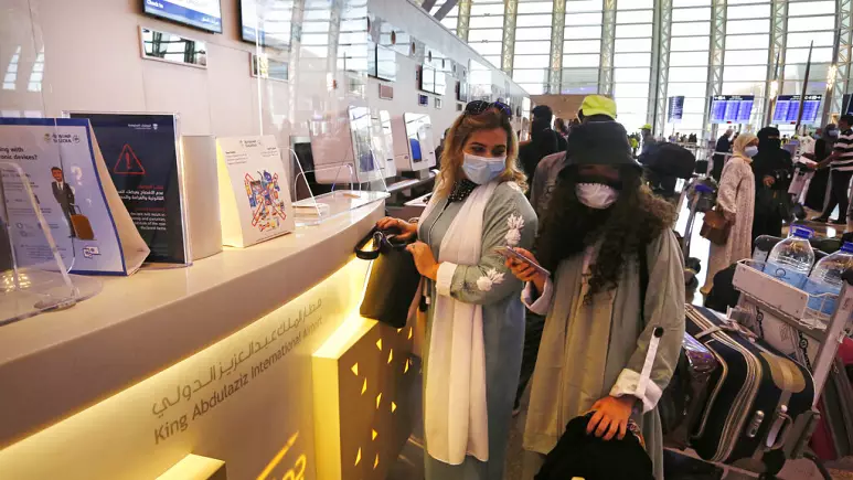 Suudi Arabistan, bazı havaalanlarında içki satışına izin vermeyi planlıyor