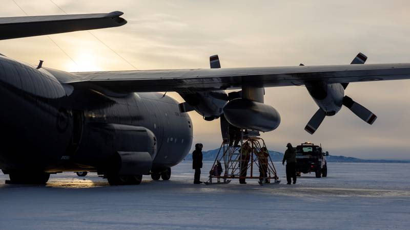 Yeni Zelanda Başbakanı Antarktika’dan İtalyan Hava Kuvvetleri tarafından kurtarıldı