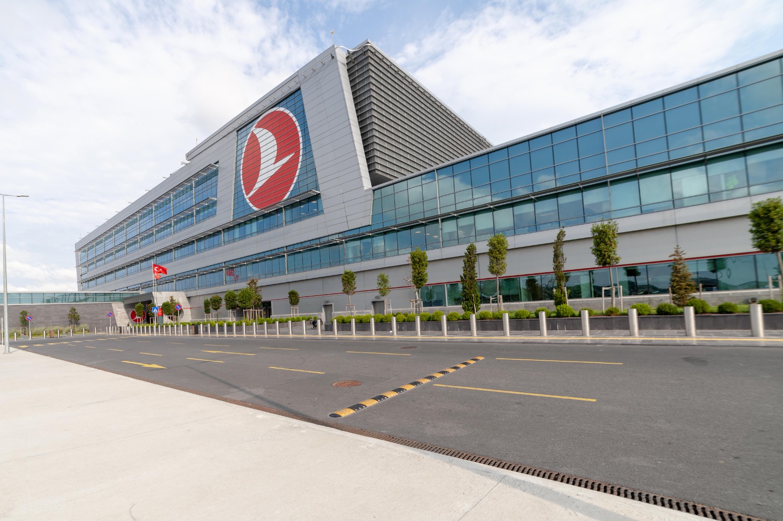 Türk Hava Yolları İstanbul Havalimanı’ndaki Operasyon Merkezi (OC) ve Ekip Terminali Binası ile Leed v4.1 İşletme Sertifikası Aldı.