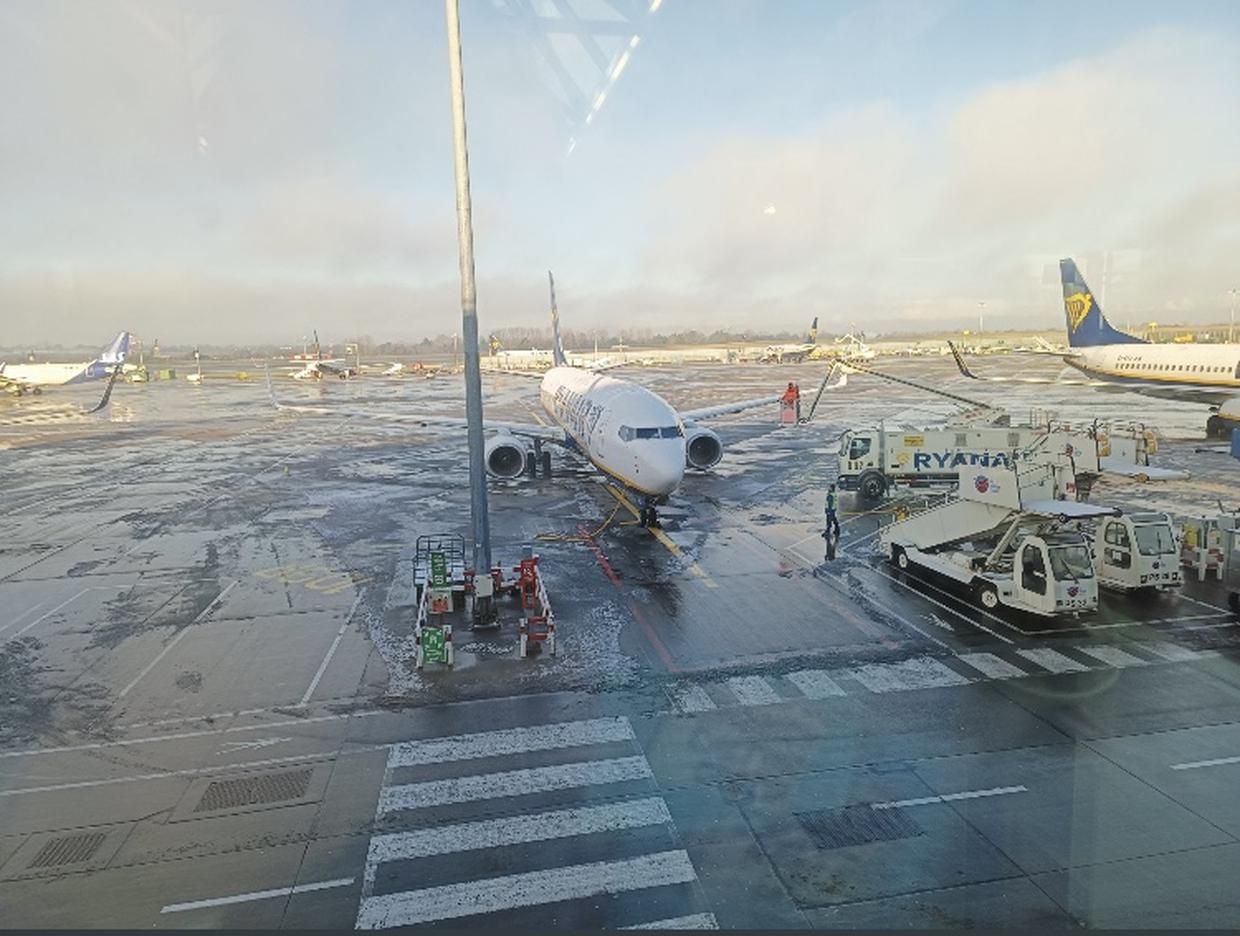Dublin Havalimanı: aşırı soğuk nedeniyle uçuşlarda sorun yaşanıyor