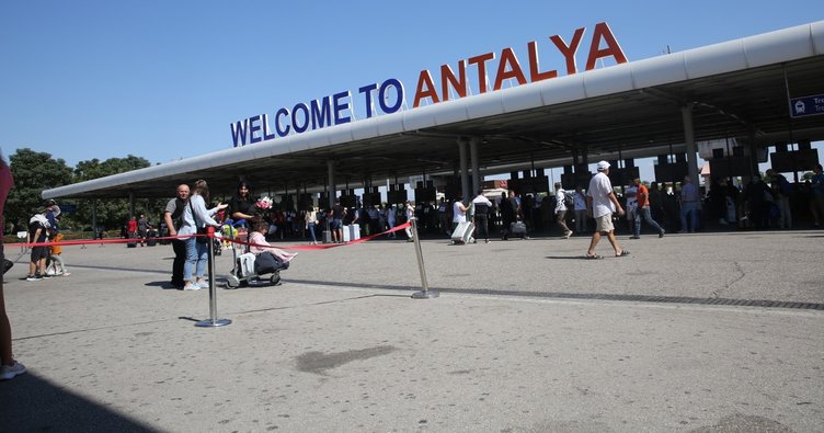 Antalya’da turist sayısı 13 milyonu aştı