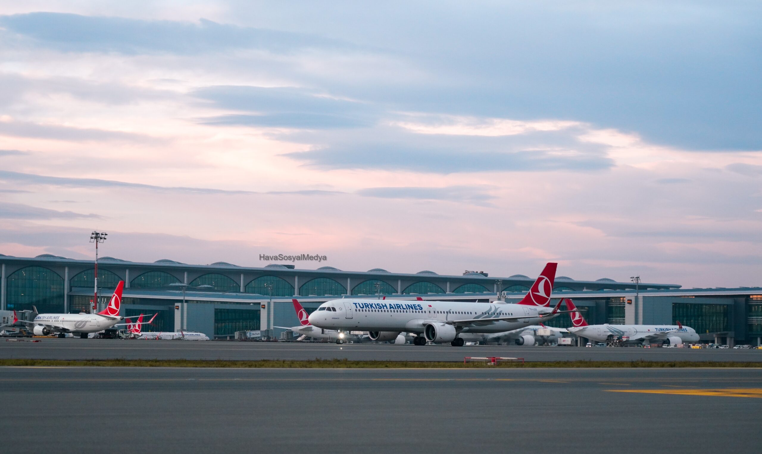 Bakan Karaismailoğlu: 2022’de havalimanlarımızda 182,3 milyon yolcumuzu ağırladık