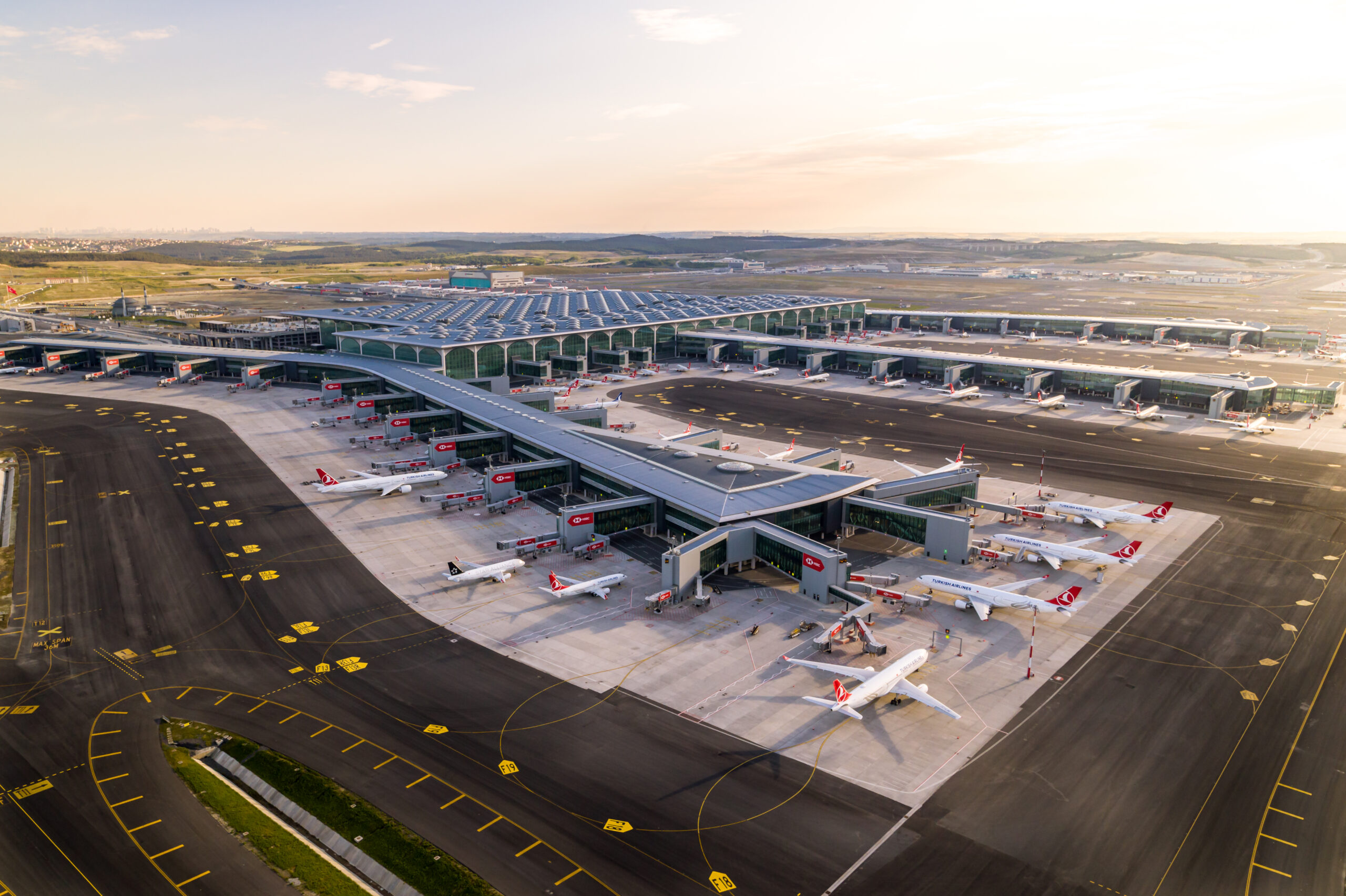 “İstanbul’un yeni havalimanı 100 yıllık bir planla inşa edildi”