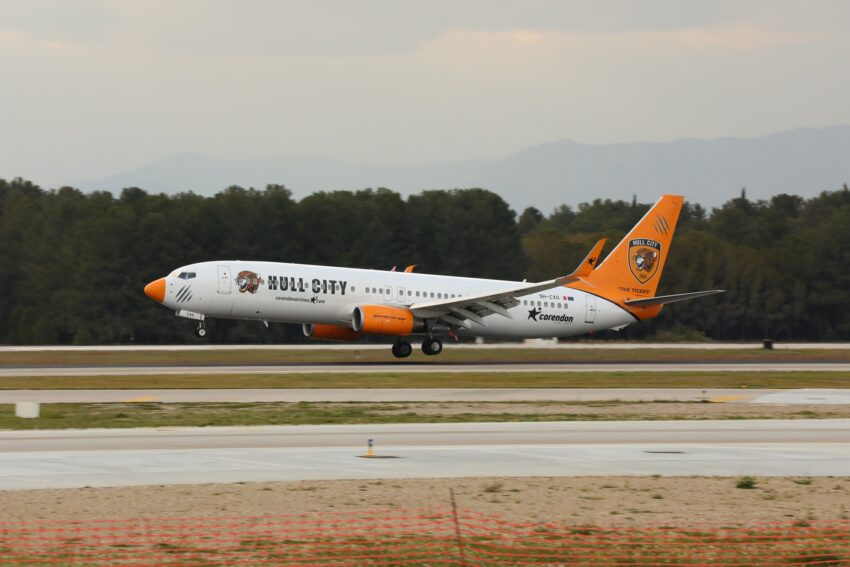 Hull City Corendon Airlines uçağıyla Antalya’ya geldi