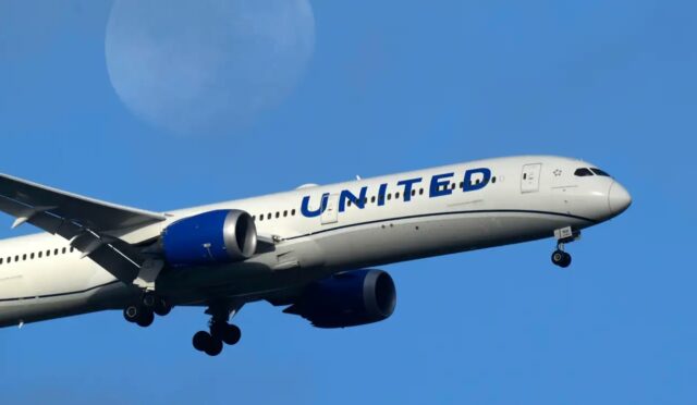 United Airlines Yeni Hastalık İzni Politikası Nedeniyle Soruşturuluyor