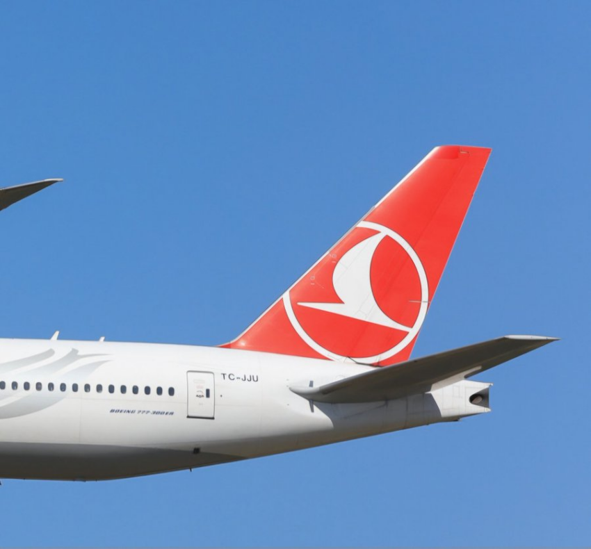 THY’nin Boeing 777 Tipi Uçağı Teknik Arıza Nedeniyle Park Pozisyonuna Geri Döndü