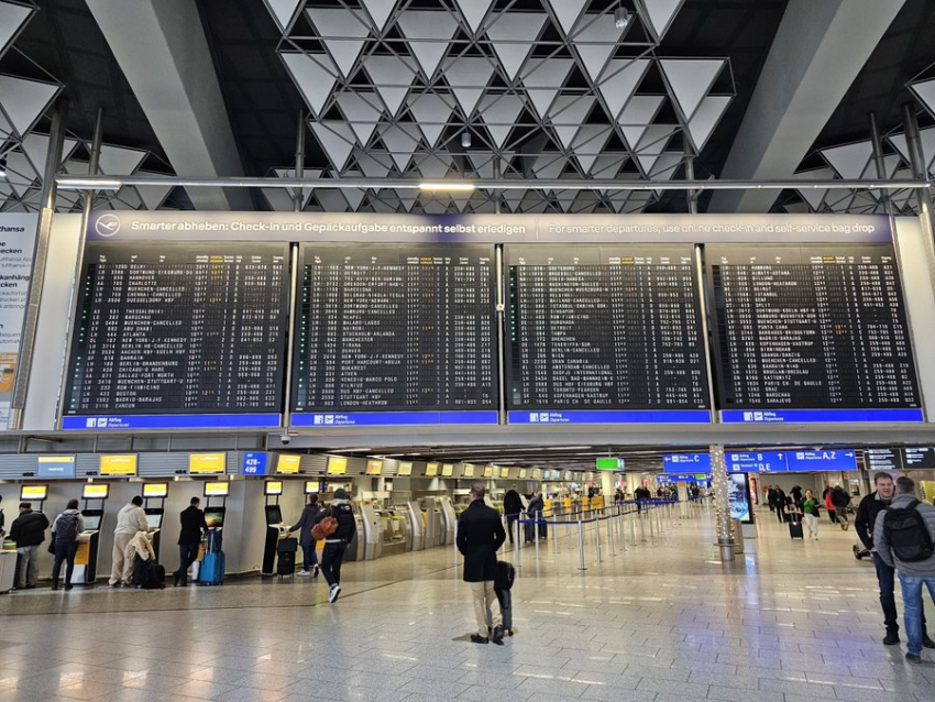 Frankfurt Havalimanı’nda Hava Trafik Sistemi Arızası